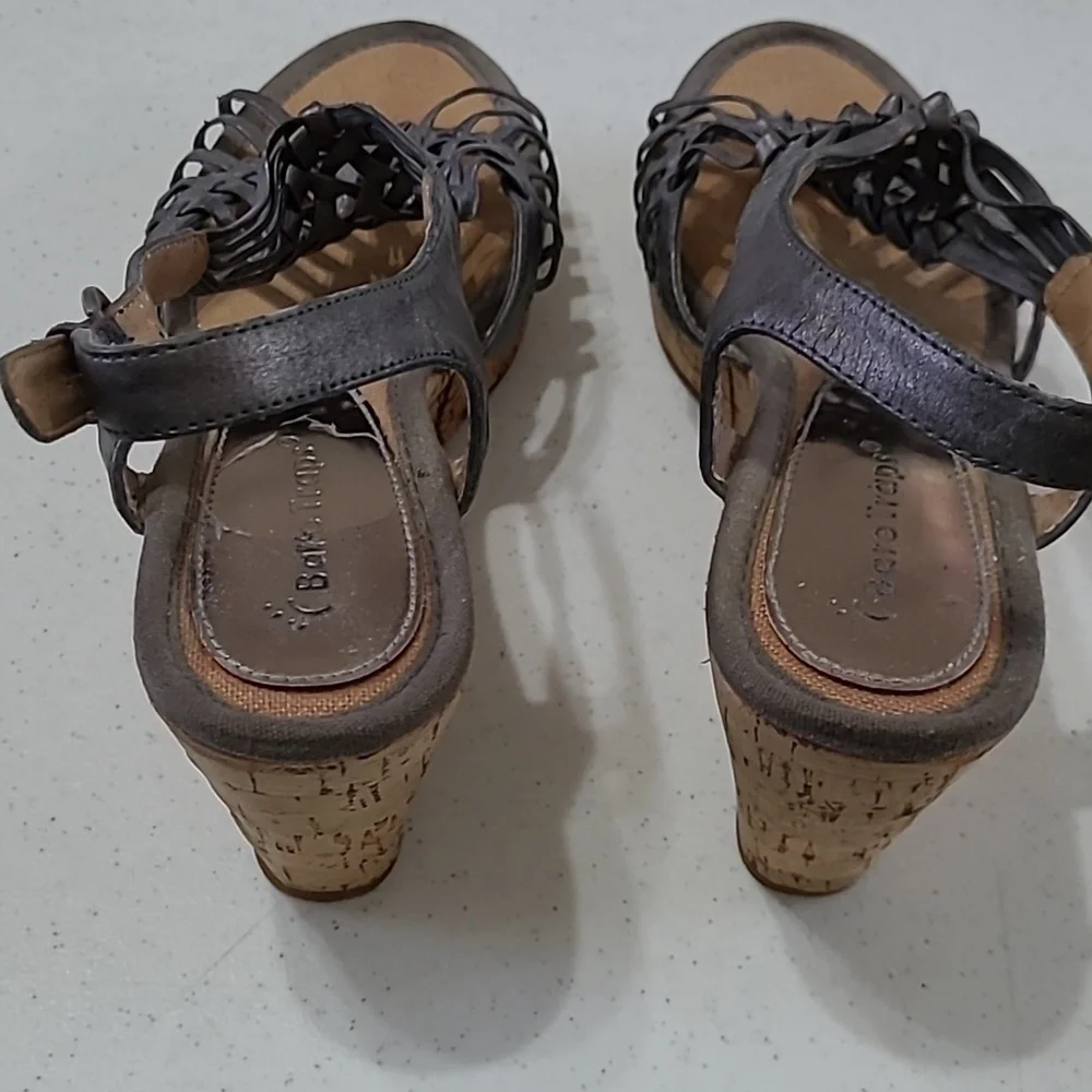 Baretraps Tempted dark pewter wedge sandals size 9
